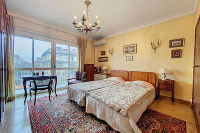 Appartement - 140 m² - 5 pièces