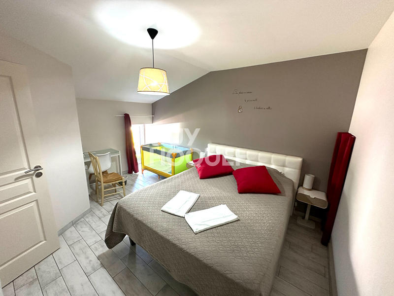 Maison - 225 m² - 9 pièces