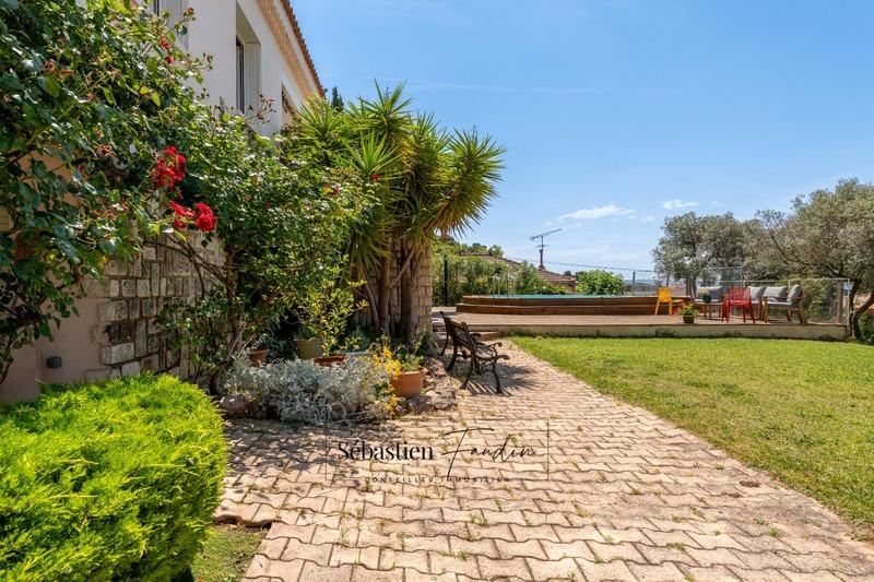 Maison - 210 m² - 8 pièces