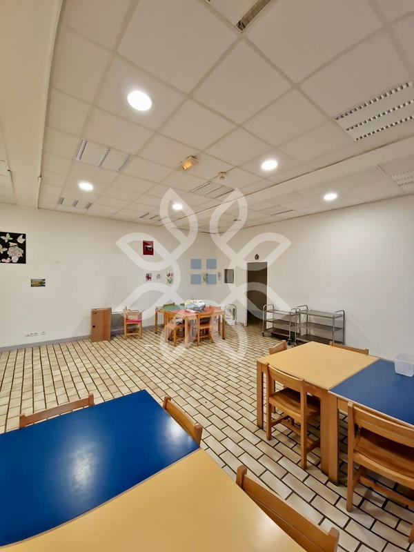 Propriété - 380 m² - 27 pièces