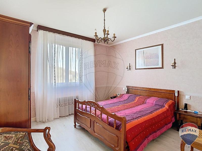 Maison - 222 m² - 9 pièces