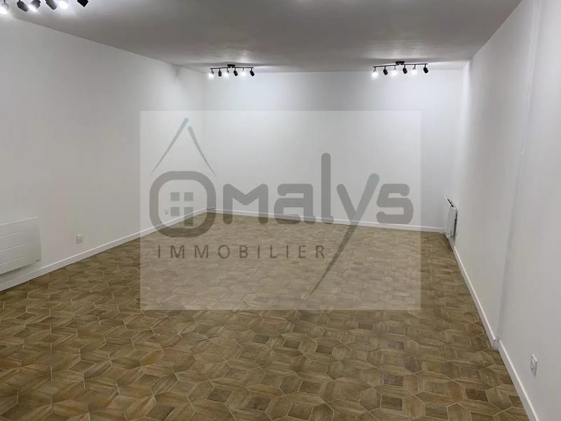 Local commercial - 120 m² - 3 pièces