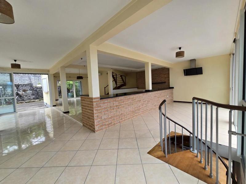 Maison - 206 m² - 4 pièces