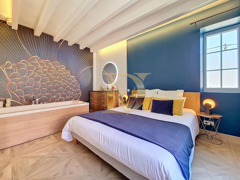 Maison - 350 m² - 10 pièces