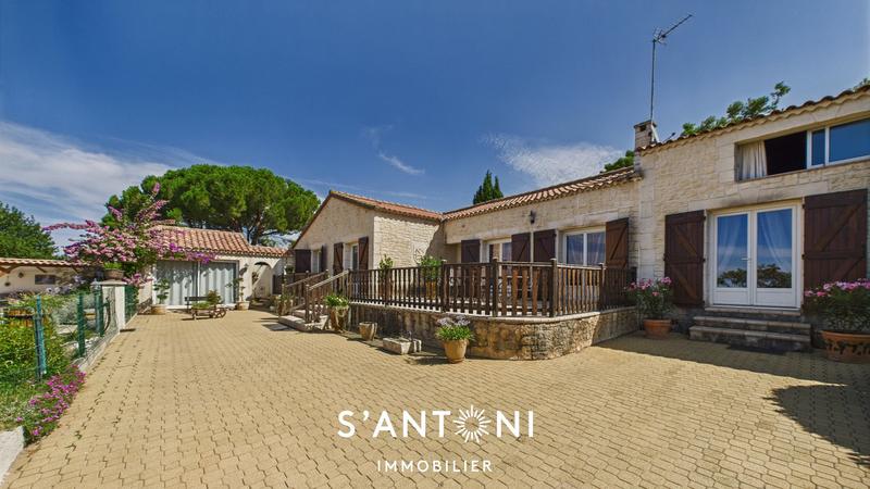 Maison - 210 m² - 8 pièces