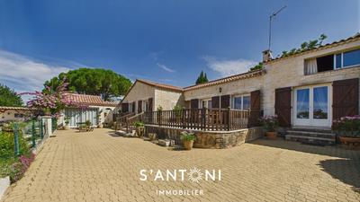 Maison - 210 m² - 8 pièces