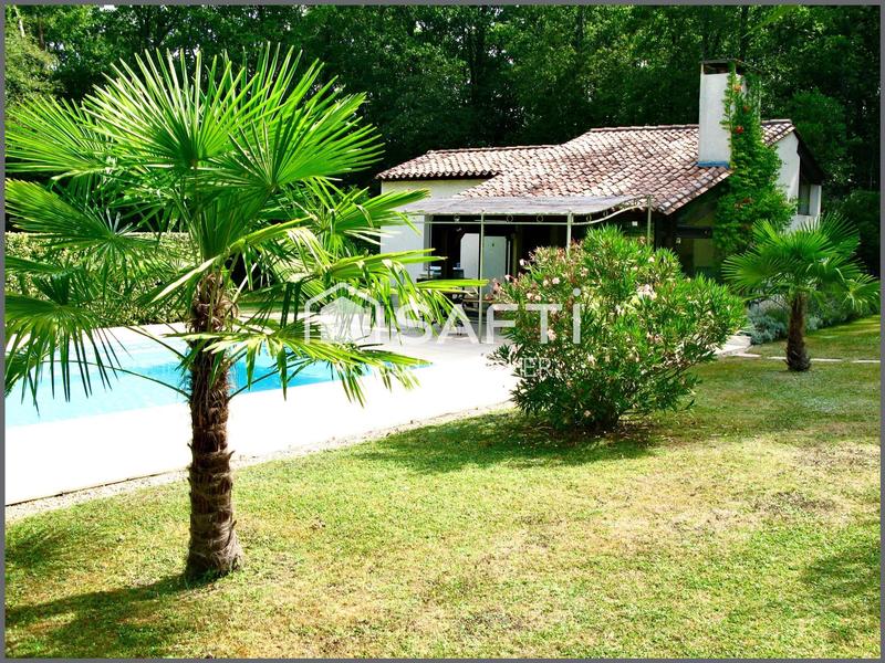 Maison - 288 m² - 10 pièces