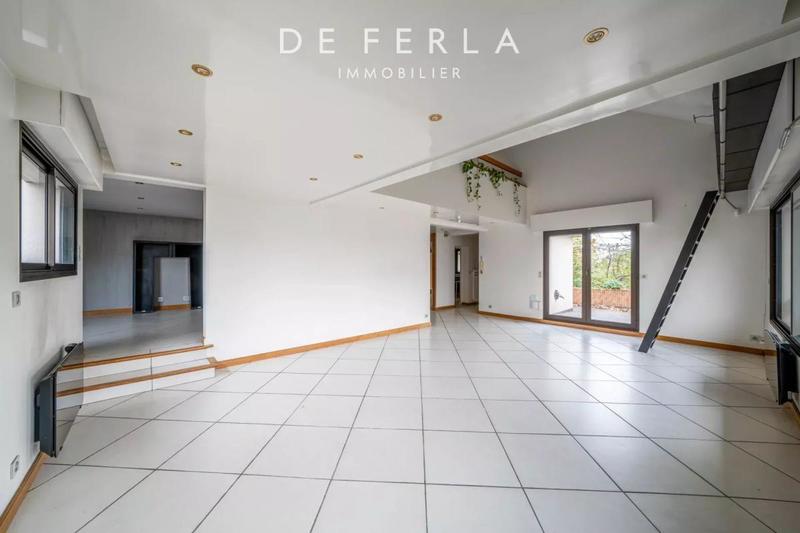 Maison - 240 m² - 7 pièces