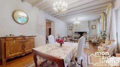 Maison - 266 m² - 7 pièces