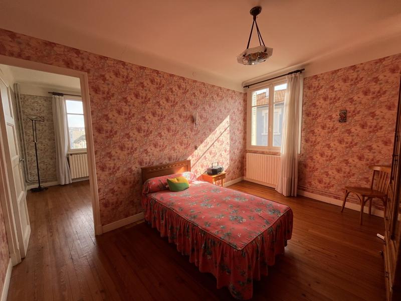 Maison traditionnelle - 161 m² - 6 pièces