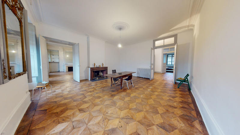 Appartement - 240 m² - 6 pièces