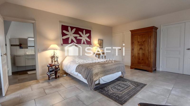 Maison - 235 m² - 8 pièces