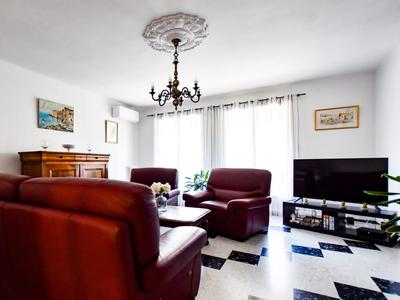 Appartement - 92 m² - 4 pièces