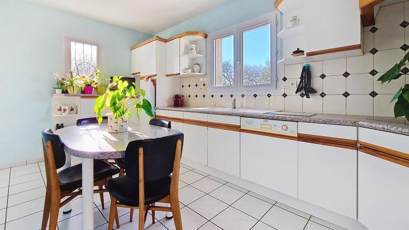 Maison - 99 m² - 5 pièces