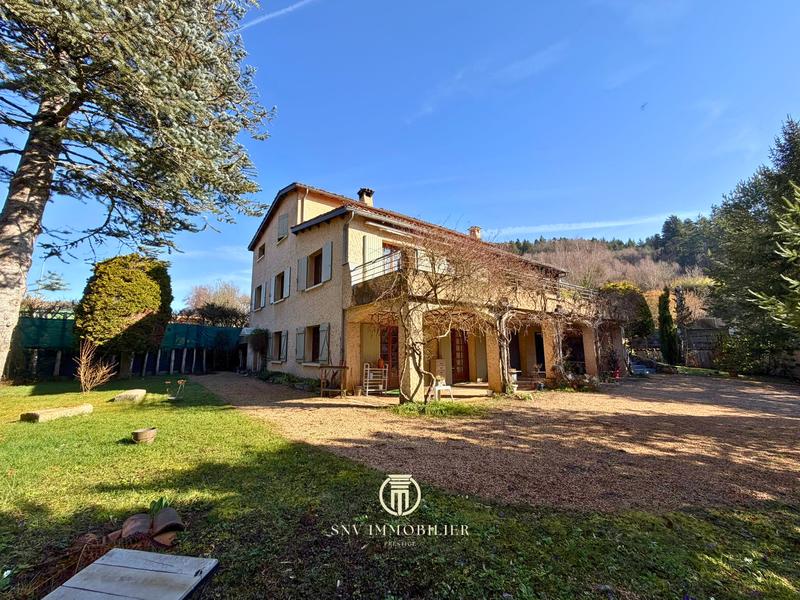 Villa - 240 m² - 9 pièces