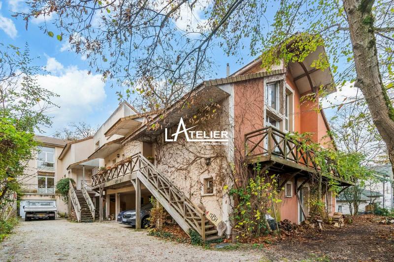 Maison - 399 m² - 15 pièces