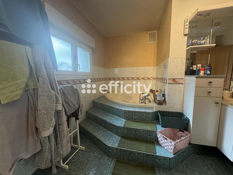 Maison - 235 m² - 6 pièces