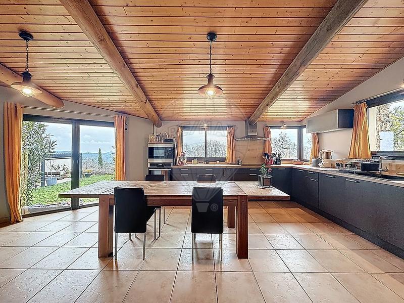 Maison - 142 m² - 7 pièces