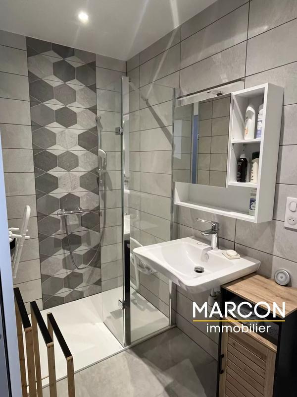 Maison - 230 m² - 10 pièces