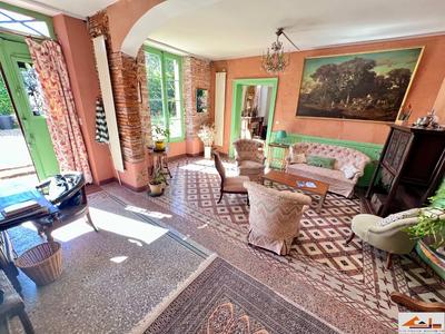 Maison - 380 m² - 8 pièces