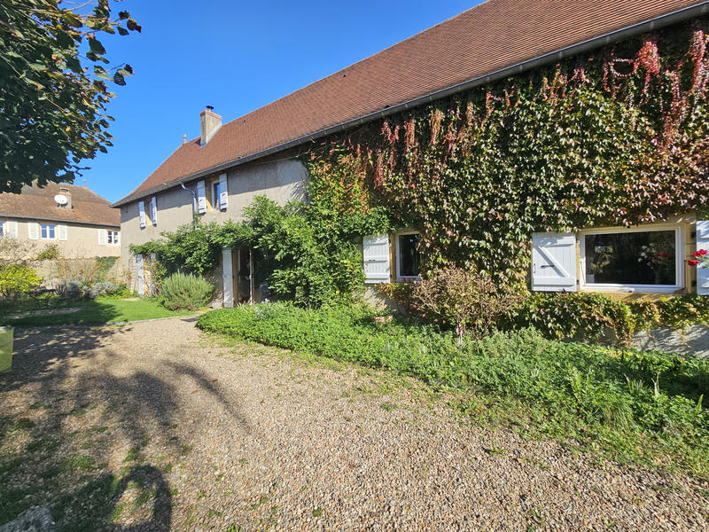 Maison - 220 m² - 6 pièces