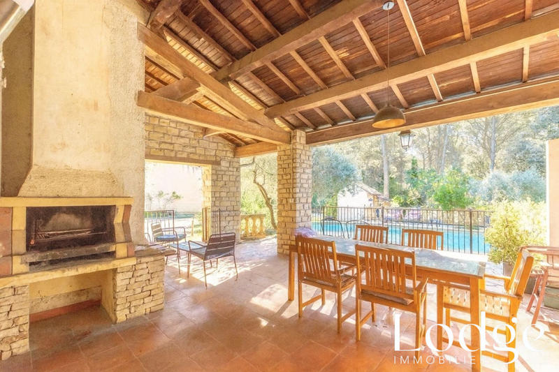 Maison - 300 m² - 15 pièces