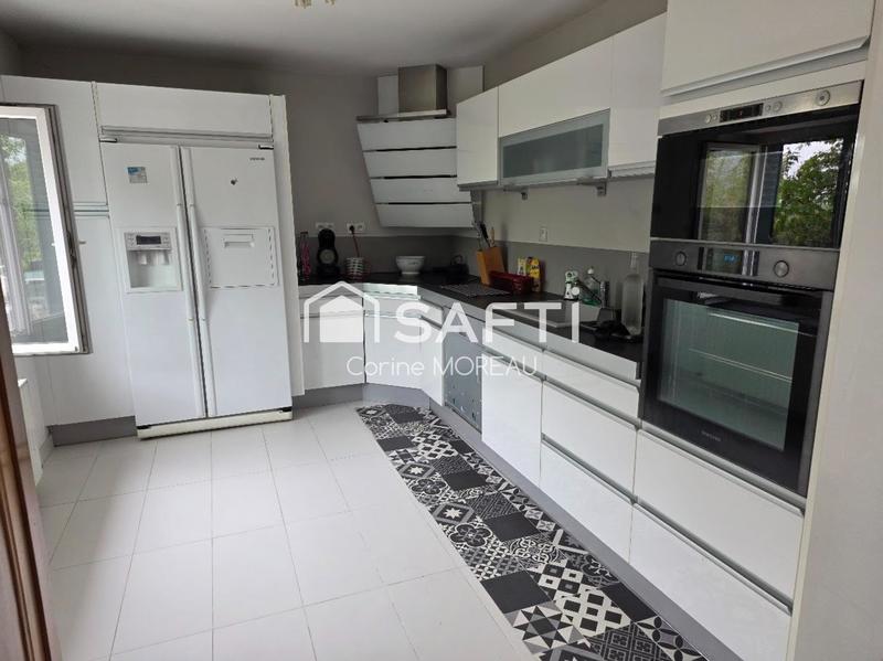 Maison - 211 m² - 9 pièces