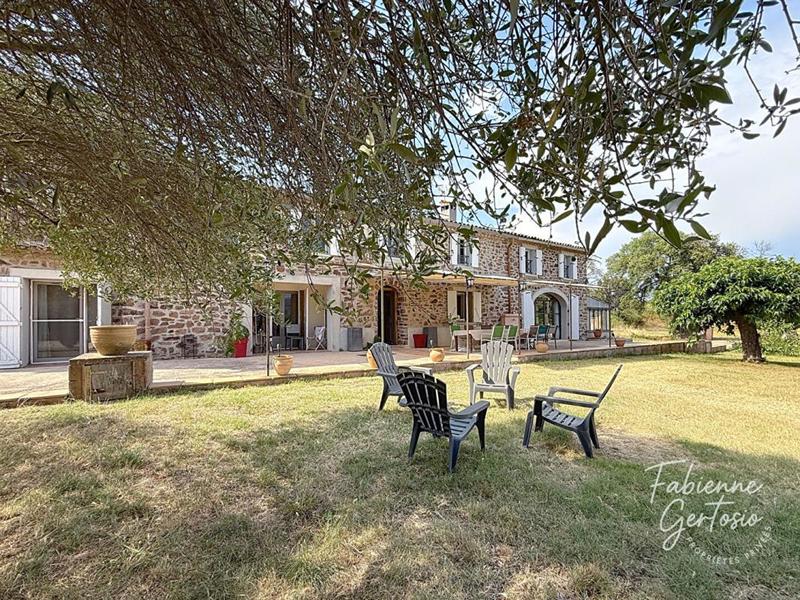 Mas - 419 m² - 9 pièces