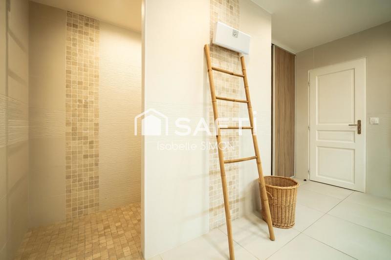 Maison - 200 m² - 7 pièces