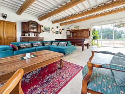 Propriété - 260 m² - 9 pièces