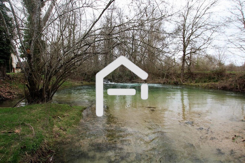 Maison - 943 m² - 24 pièces