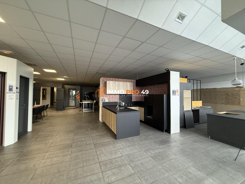 Local d'activités - 1 127 m²