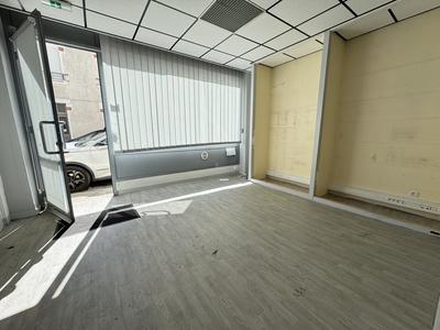 Local d'activités - 131 m² - 5 pièces