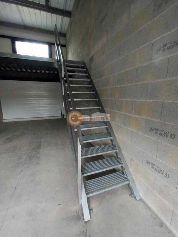 Local d'activité / Entrepôt - 57 m²