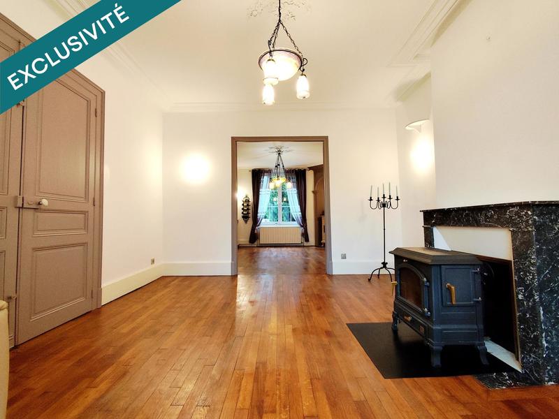 Maison - 216 m² - 9 pièces