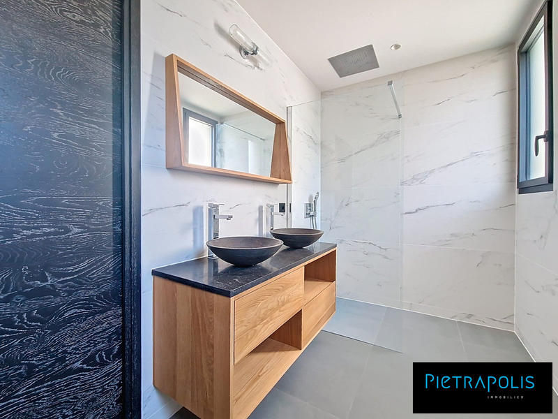 Maison contemporaine - 200 m² - 7 pièces