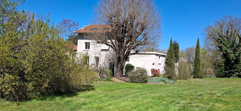 Maison - 230 m² - 6 pièces