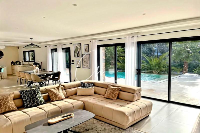 Maison - 187 m² - 6 pièces