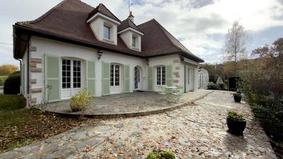 Demeure - 216 m² - 7 pièces