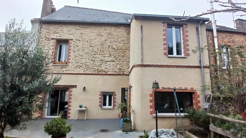 Maison - 94 m² - 5 pièces