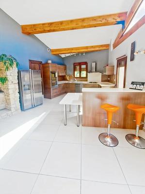 Maison - 240 m² - 6 pièces