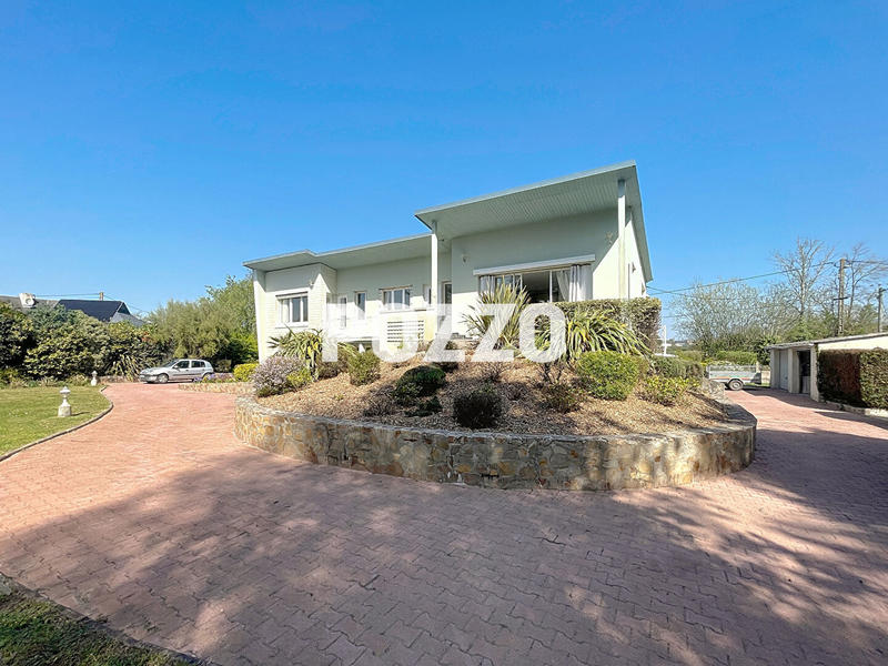 Maison - 160 m² - 8 pièces