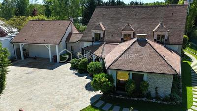 Demeure - 324 m² - 8 pièces