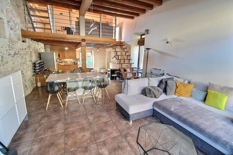 Maison - 230 m² - 5 pièces