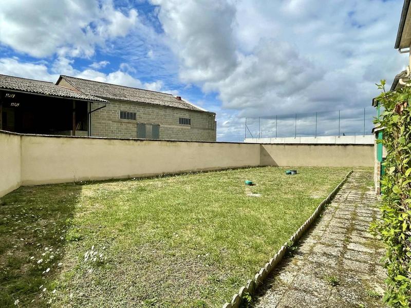 Maison - 240 m² - 13 pièces