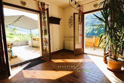 Maison traditionnelle - 140 m² - 8 pièces