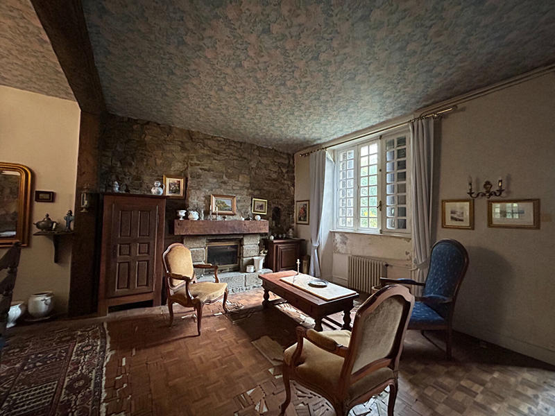 Maison - 1 200 m² - 6 pièces