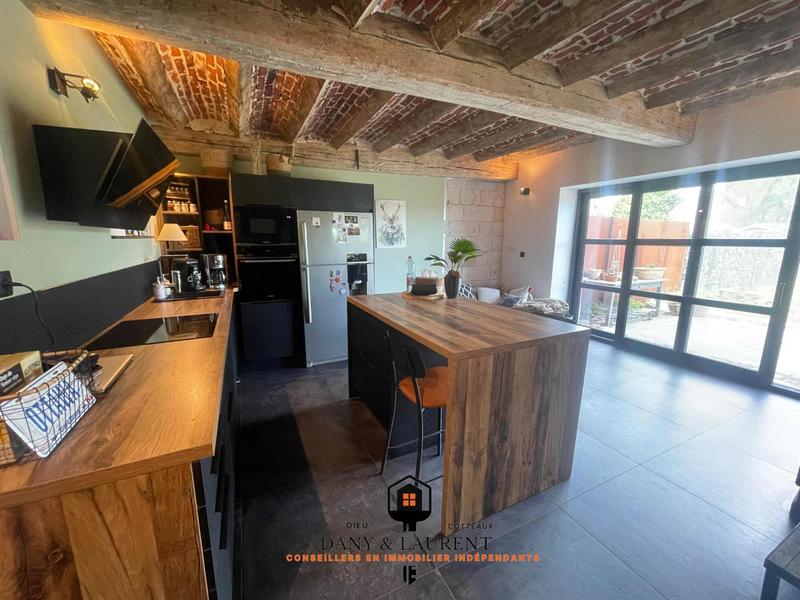 Maison - 720 m² - 12 pièces