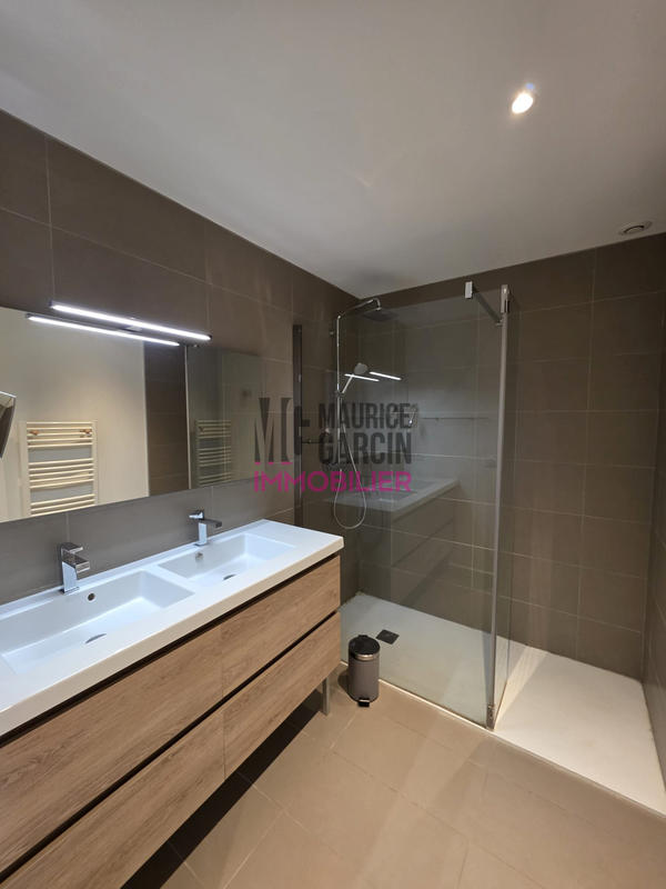 Maison - 234 m² - 6 pièces