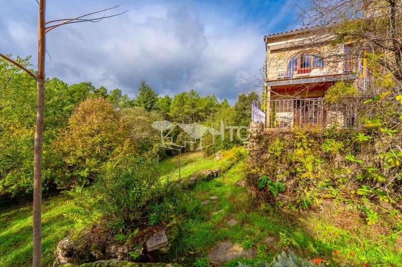 Maison - 204 m² - 8 pièces